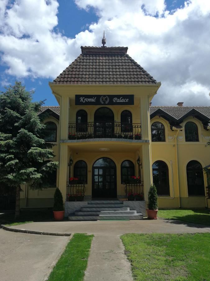 Bed and Breakfast Kronic Palace Сомбор Экстерьер фото